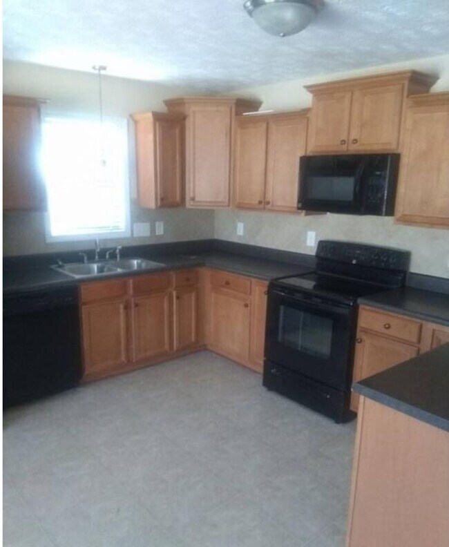 Building Photo - 128 Strickland Ct