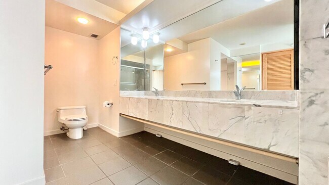 Building Photo - 2-BED/2-BATH AVAILABLE AT NAURU TOWER near Ala Moana!! (HONOLULU)