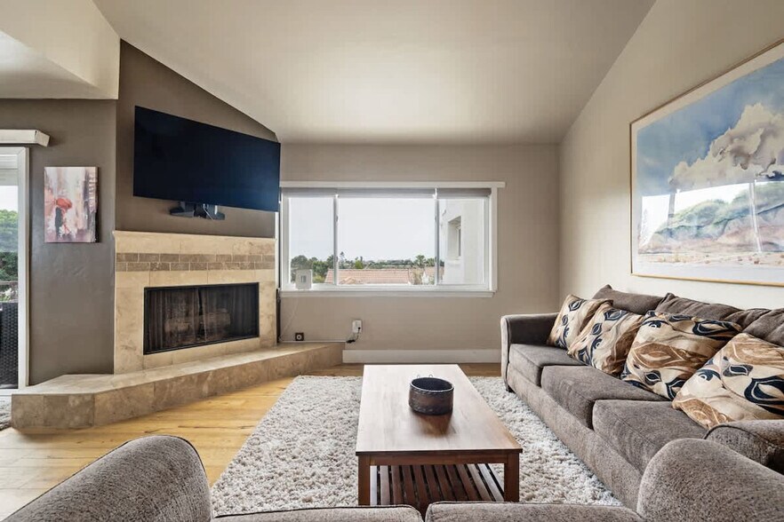 Building Photo - 301 Crocus Ct