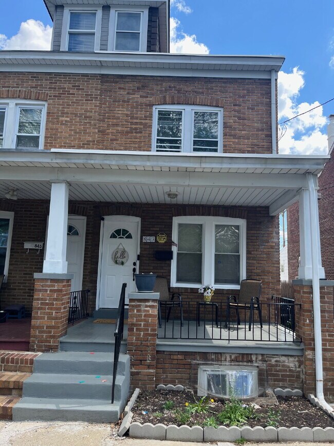Building Photo - "Spacious 5-Bed Townhouse with Gleaming Hardwood Floors in Trenton's Heart!"
