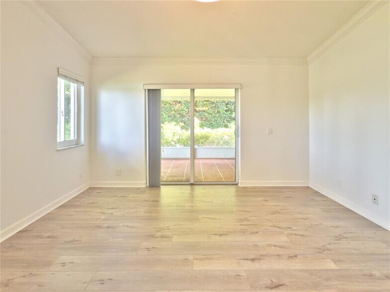 Building Photo - 1583 Presidio Dr