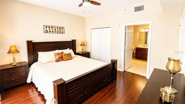Building Photo - 1064 N Tamiami Trl