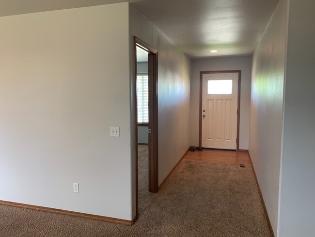 Building Photo - Spacious 4 Bed 2 Bath Home in Ellensburg