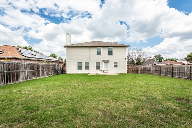 Building Photo - 2700 Peach Dr