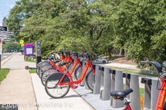 Building Photo - 1427 N Nash St