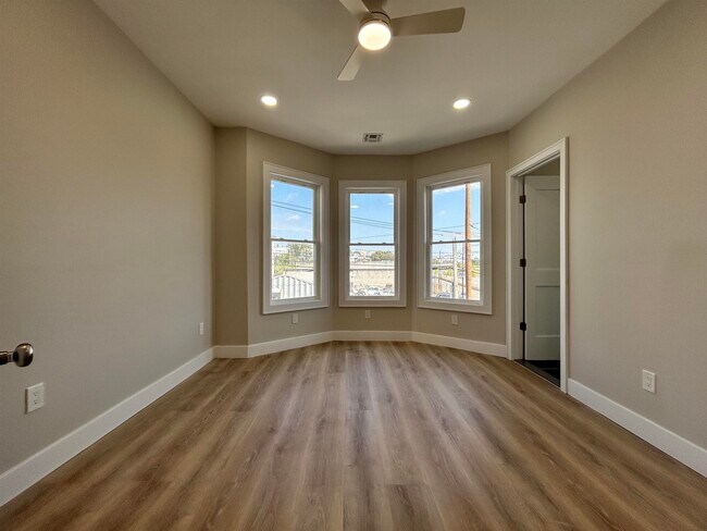 Building Photo - 115 CARTERET Ave