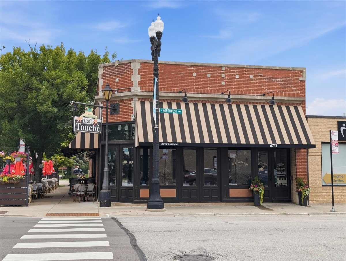 Building Photo - 6719 N Oshkosh Ave