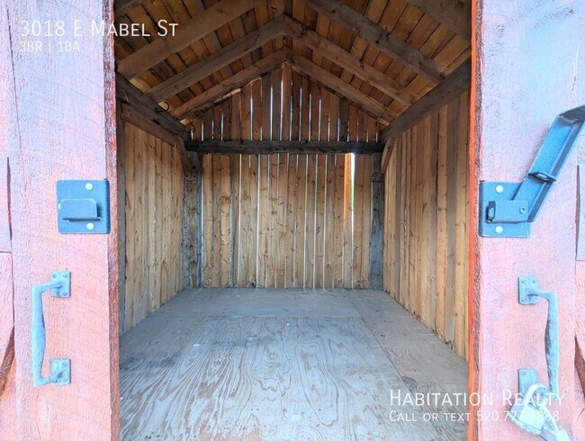 Building Photo - 3018 E Mabel St
