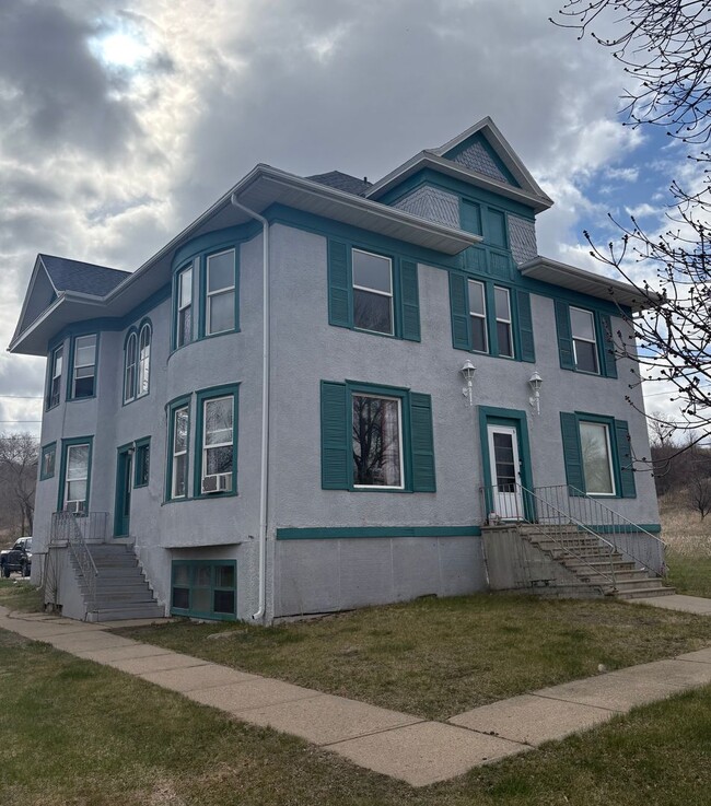 Building Photo - 625 Maple Street