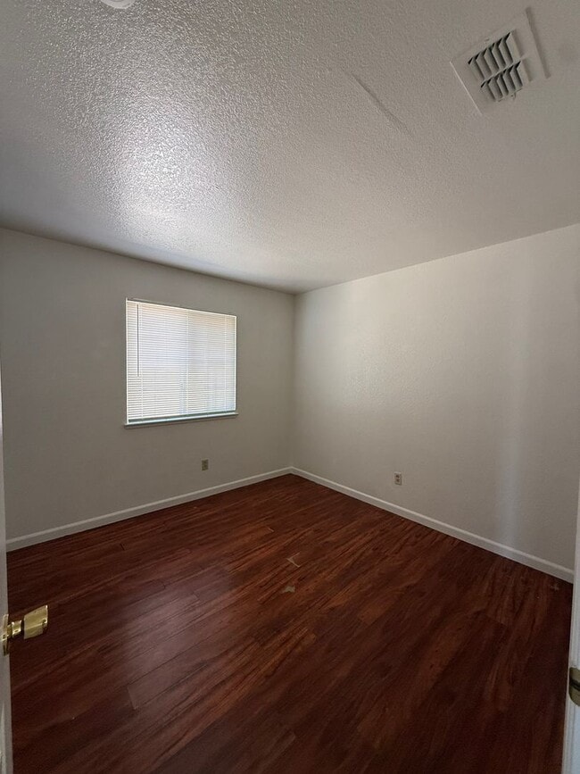 Building Photo - 4 bed | 2.5 bath | 1712 SF | 2 Car Garage | Two Story | Tenant pays $175 monthly for WS&G