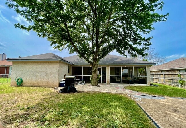 Building Photo - 3107 Woodrow Dr