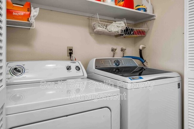 Building Photo - 420 Palos Verdes Blvd