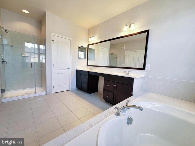 Building Photo - 43144 Thoroughfare Gap Terrace