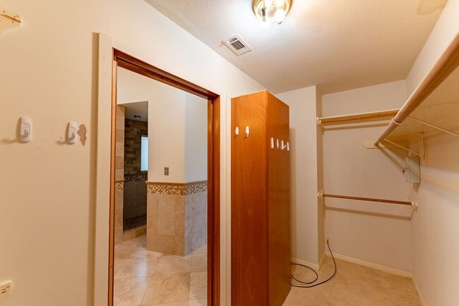 Building Photo - Spacious and stunning 4 bed 3.5 bath in Austin!!!