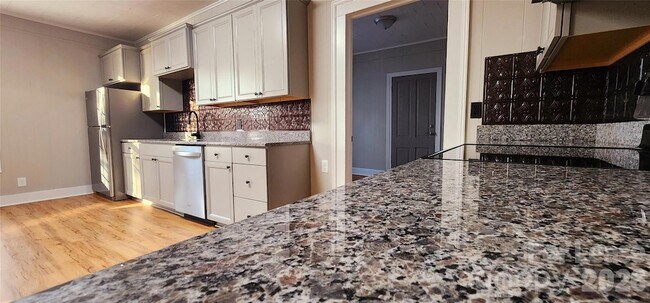Building Photo - 359 Flat Rock Rd