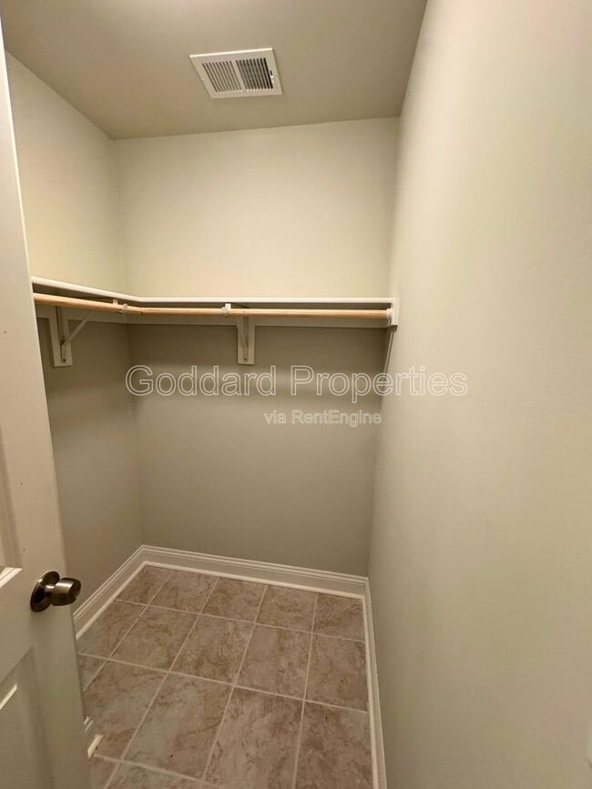 Building Photo - 842 N Patterson Park Ave