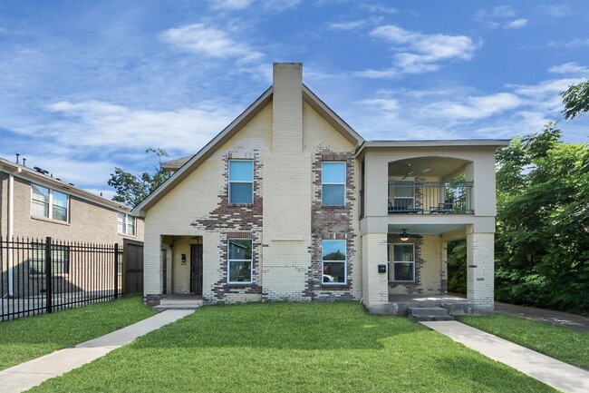 Building Photo - 2817 Truxillo St
