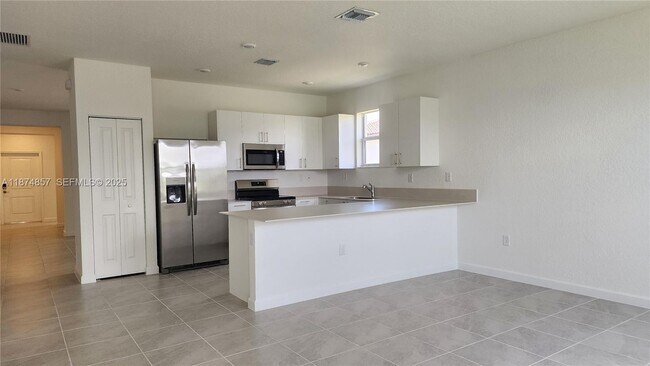 Building Photo - 2965 SE 23rd Ave