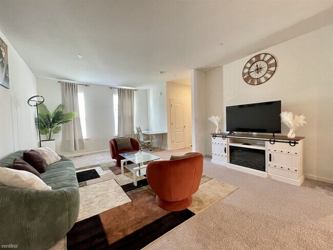 Building Photo - 4 br, 3.5 bath Townhome - 1733 Primrose Way