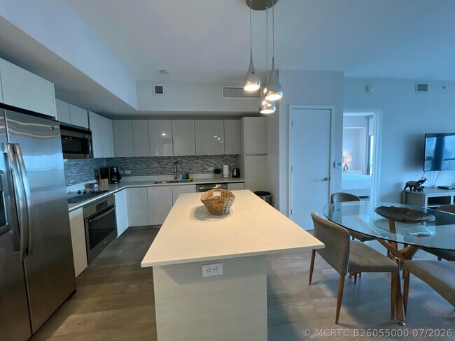 Building Photo - 2600 E Hallandale Beach Blvd