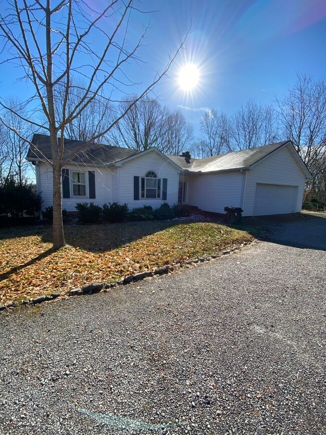 Building Photo - 2 Bed 2 Bath Home in Whites Creek. 20 minu...