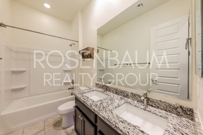 Building Photo - Stunning 4-bedrooms, 3-baths home in the h...