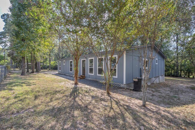 Building Photo - 30519 Lake Cir Ln
