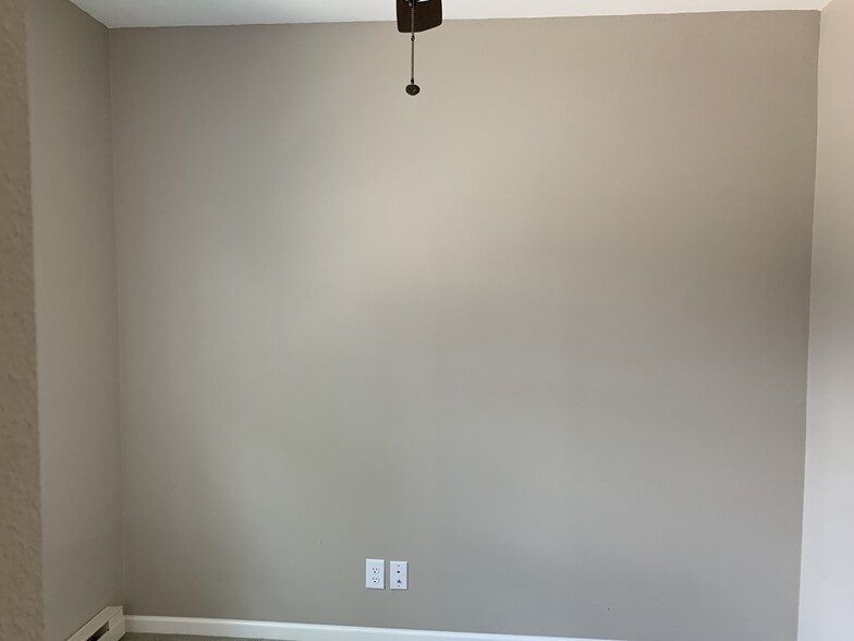 Building Photo - 465 W 5th St