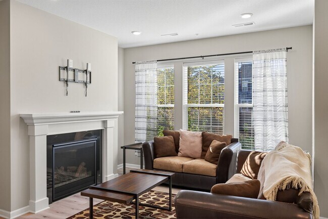 Building Photo - Anoka Detached Townhome