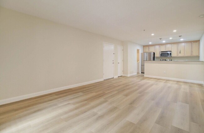 Building Photo - 4704 E Paradise Village Pkwy N