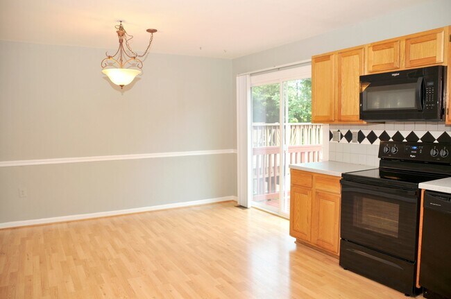 Building Photo - Charming End-Unit Townhouse in Mt. Airy Manor Community