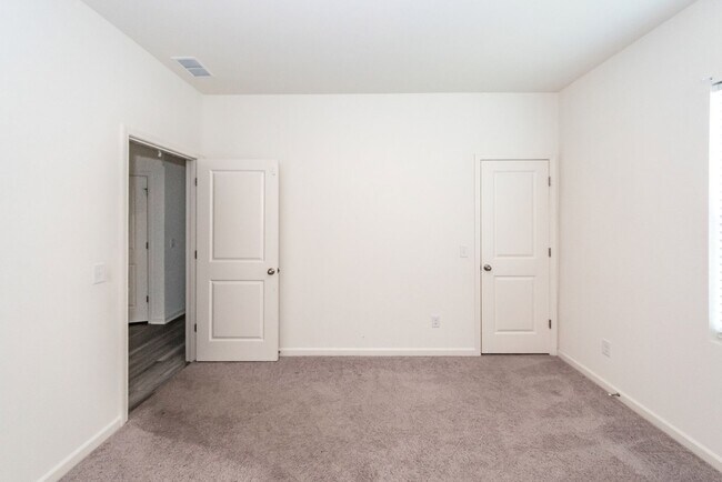 Building Photo - 713 Pisces Ln
