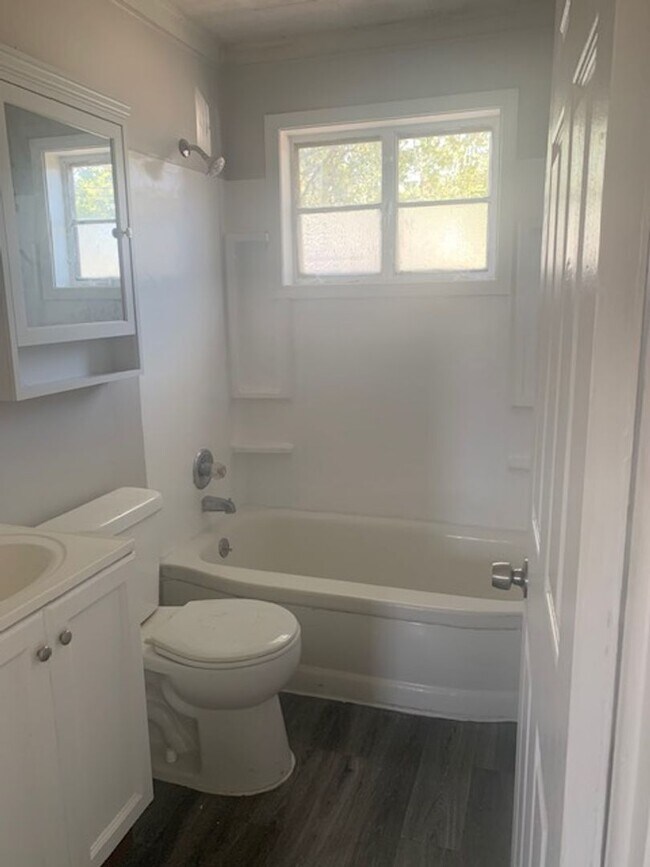 Building Photo - Newly renovated 2 bedroom home just for you