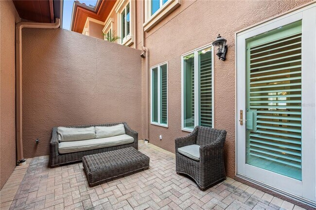 Building Photo - 515 5th Ave NE