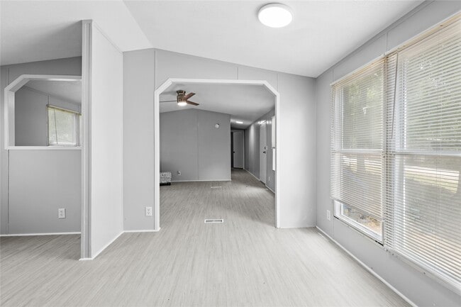 Building Photo - 184 Lions Cir
