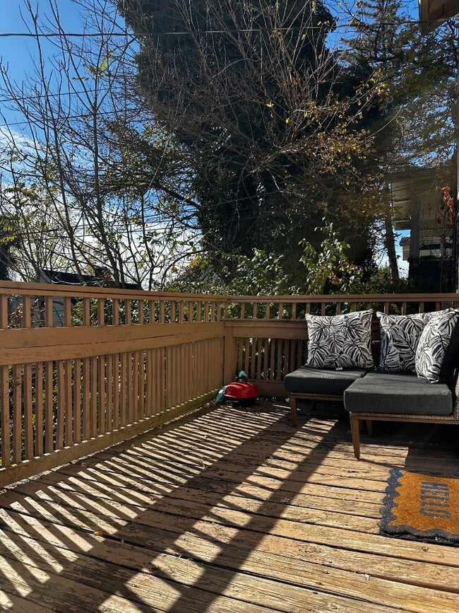 Building Photo - 136 Lorentz St