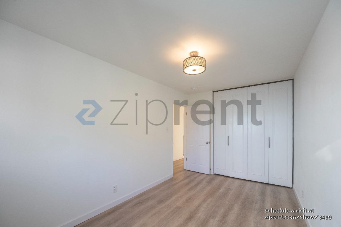 Building Photo - Unit