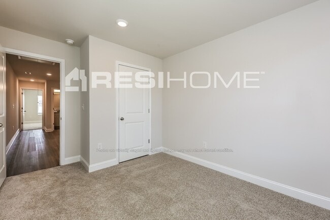 Building Photo - 139 Aurora Ln