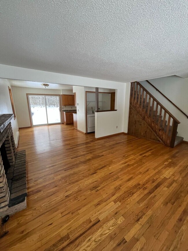 Building Photo - 877 Loon Lake Rd