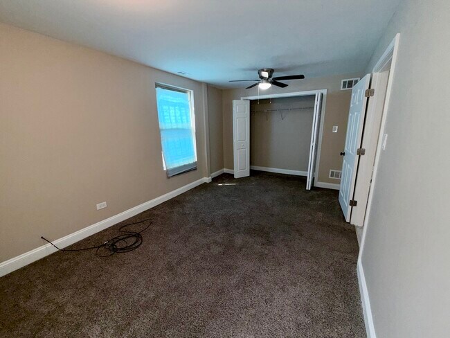 Building Photo - 7208 S Cornell Ave