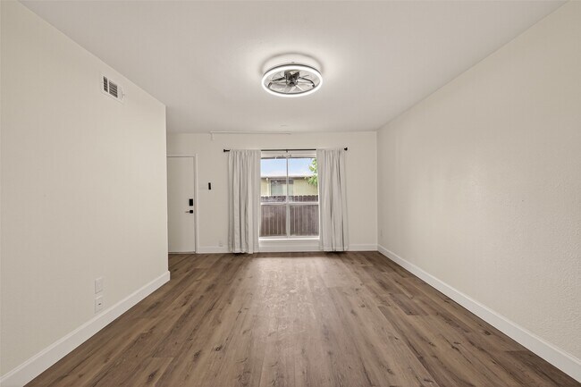 Building Photo - 7714 Renwick Dr