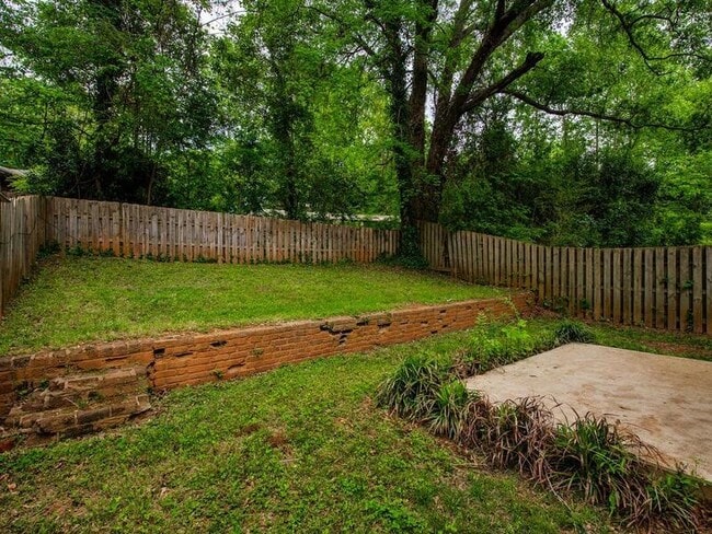 Building Photo - 5113 Valley Stream Rd