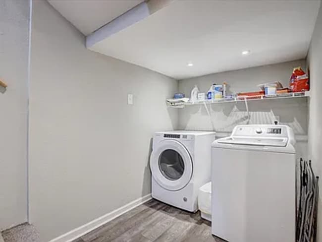 Building Photo - 528 W 43rd St