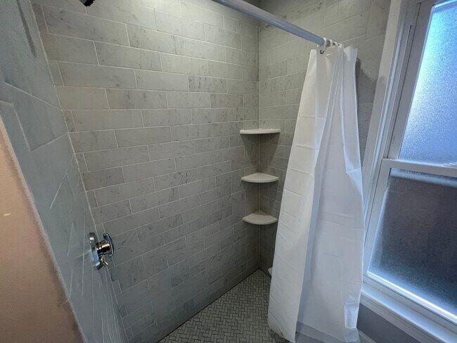 Building Photo - 374 Oxford St