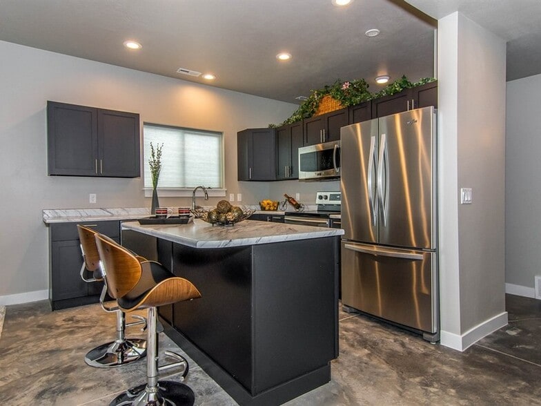 Building Photo - 1405 S 300 E