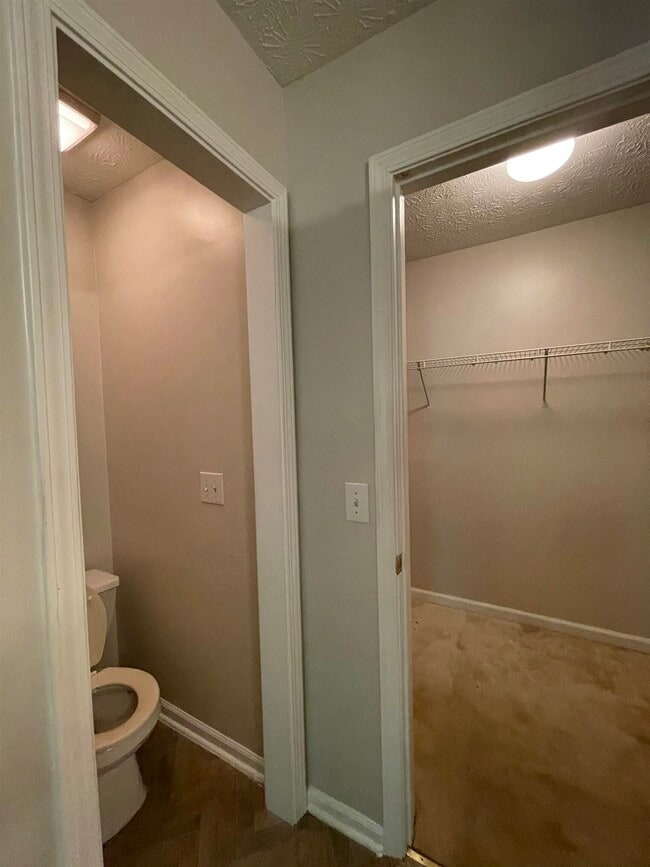 Building Photo - 347 Parkview Manor Dr