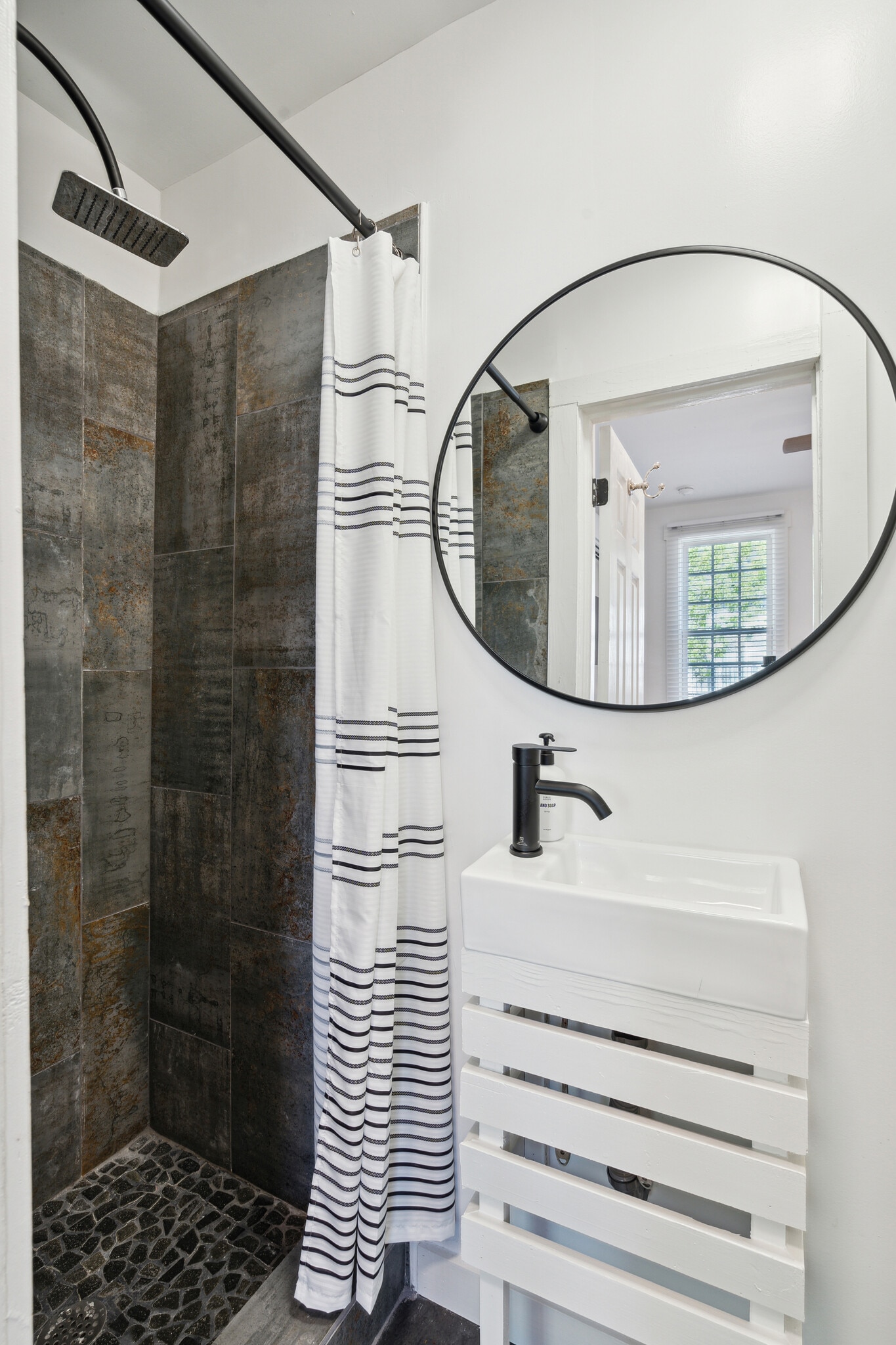 Building Photo - 33 Cannon St