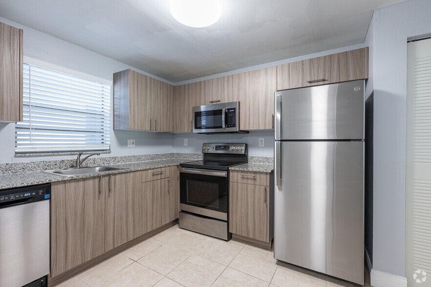 Common Unit - 2BR, 2BA - 900SF - Viewmax Apartments