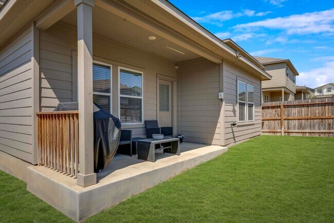 Building Photo - APPLEWOOD UNIT 1