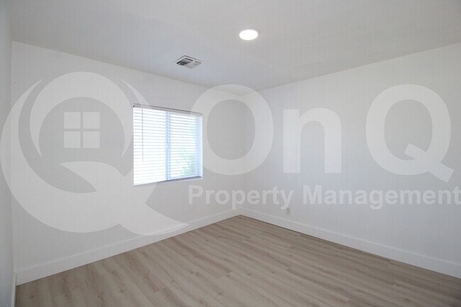 Building Photo - 4148 N 15th Ave